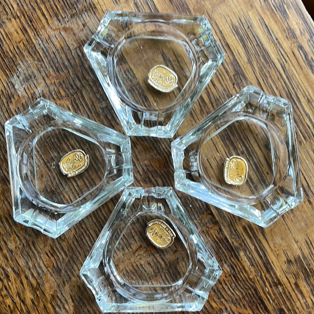 Individual ashtrays